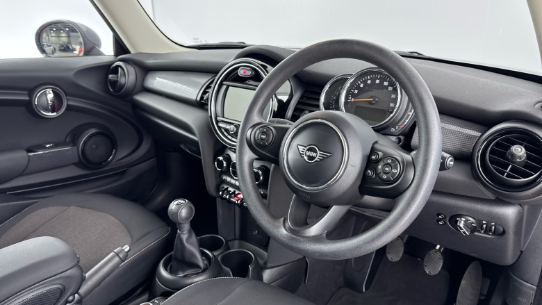 MINI Hatchback 1.5 Cooper Classic II 3dr [Comfort Pack] Petrol Hatchback